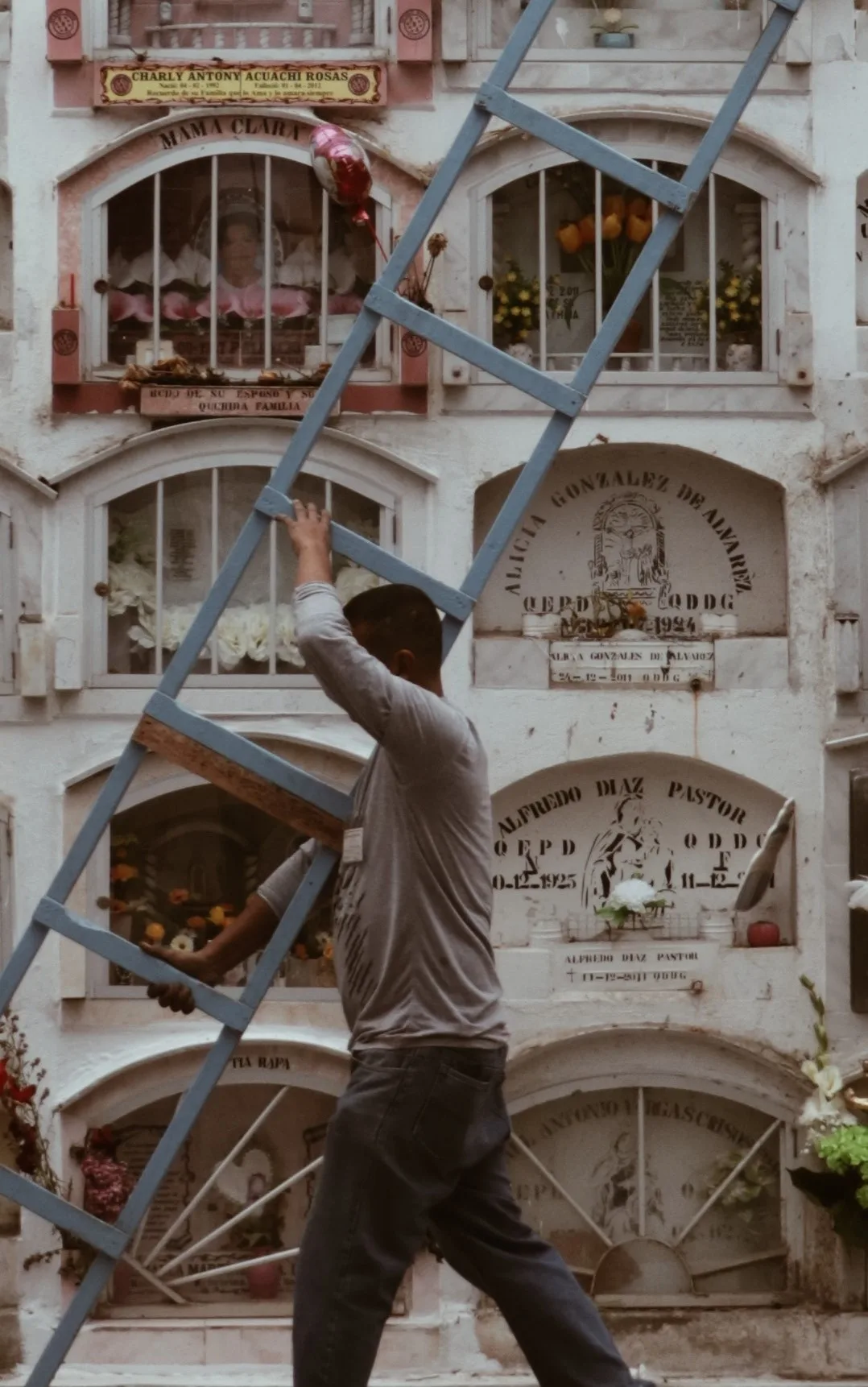 Lavori in corso in cimitero